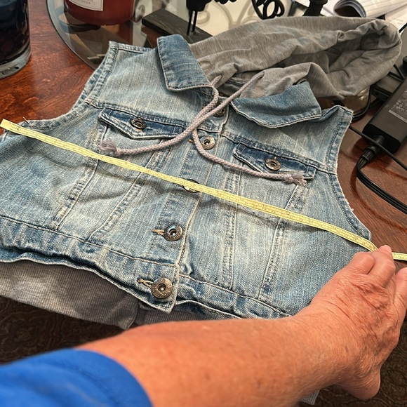 Hooded denim button up vest - Picture 3 of 4